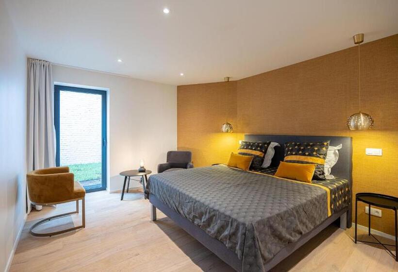 デラックスルーム, Les Camuches De La Banque