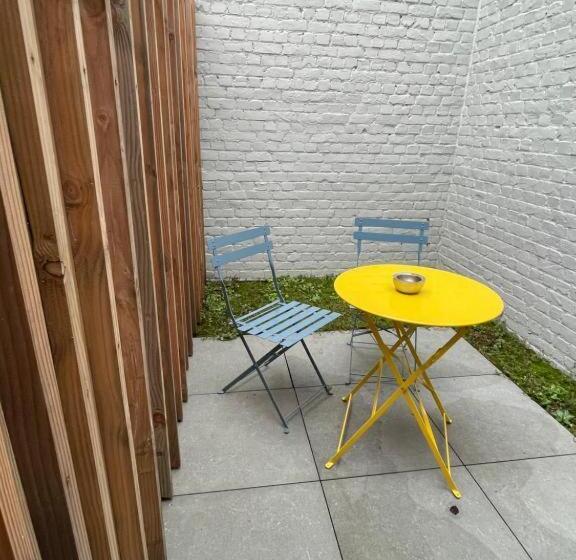 デラックスルーム, Les Camuches De La Banque