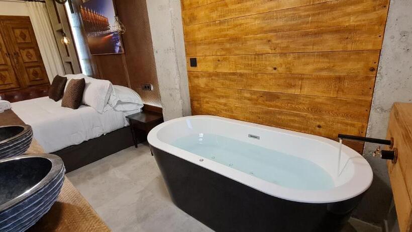 غرفة قياسية مزوَّدة بجاكوزي, Murallas De Jayrán Hotel Boutique
