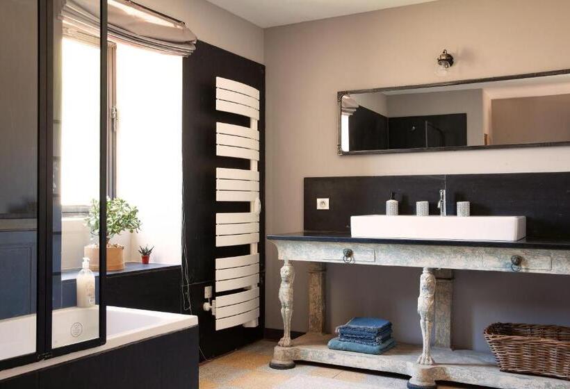 اتاق لوکس, La Maizon