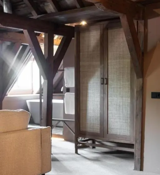スーペリアースイート, B&b Slapen Bij Dkw