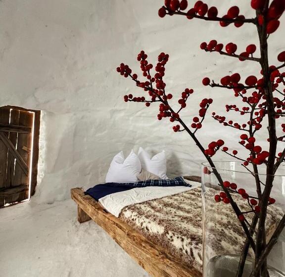 Standard Tent, Mount74