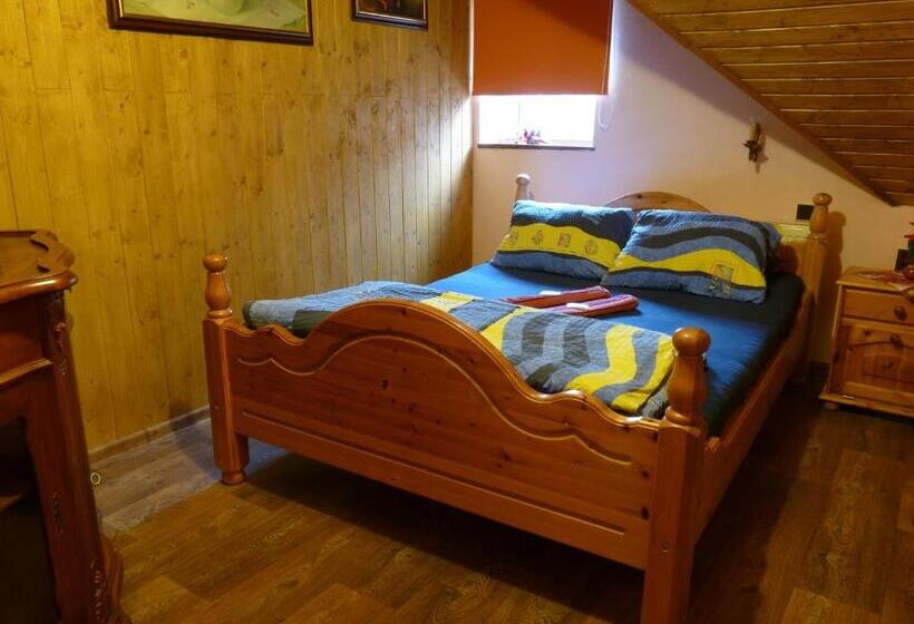 חדר סטנדרט לשלושה, Penzion Obora