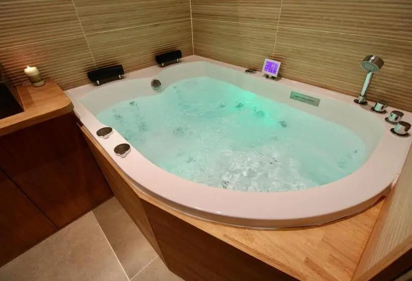 キングサイズベッドのスタンダードルーム, Les Cimes Du Puy En Velay