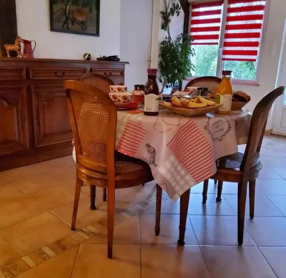ガーデンビュースタンダードルーム, Chez Jollyjune, à Moins D Une Heure Du Mont Saint Michel