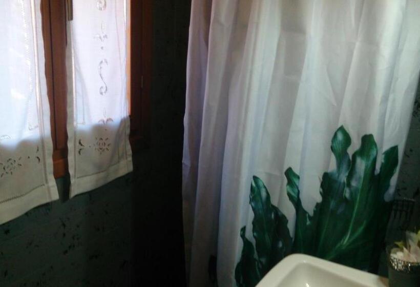 Номер Стандарт Индивидуальный Совместная Ванная, 49 Le Contesse Ide