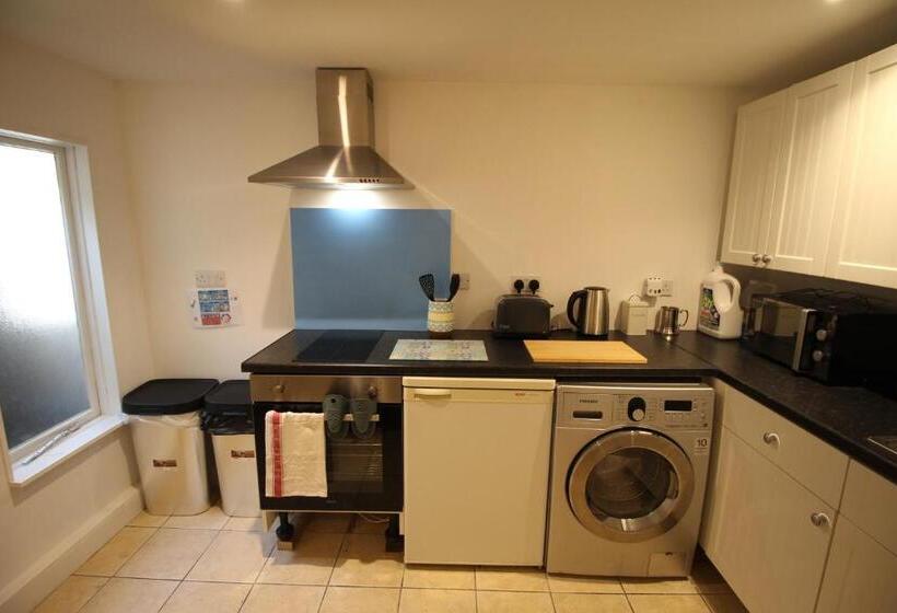 스위트 킹사이즈 침대, Number 8