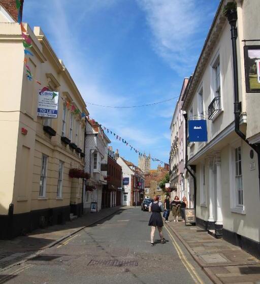 스위트 킹사이즈 침대, Number 8