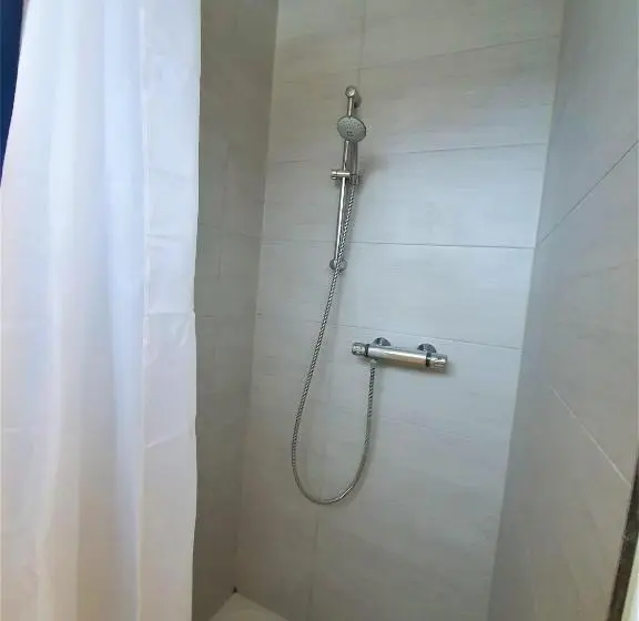 コンフォートトリプルルーム, Apartments Cheztom Nenzing