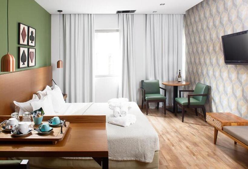 Quarto Estandar, A For Athens