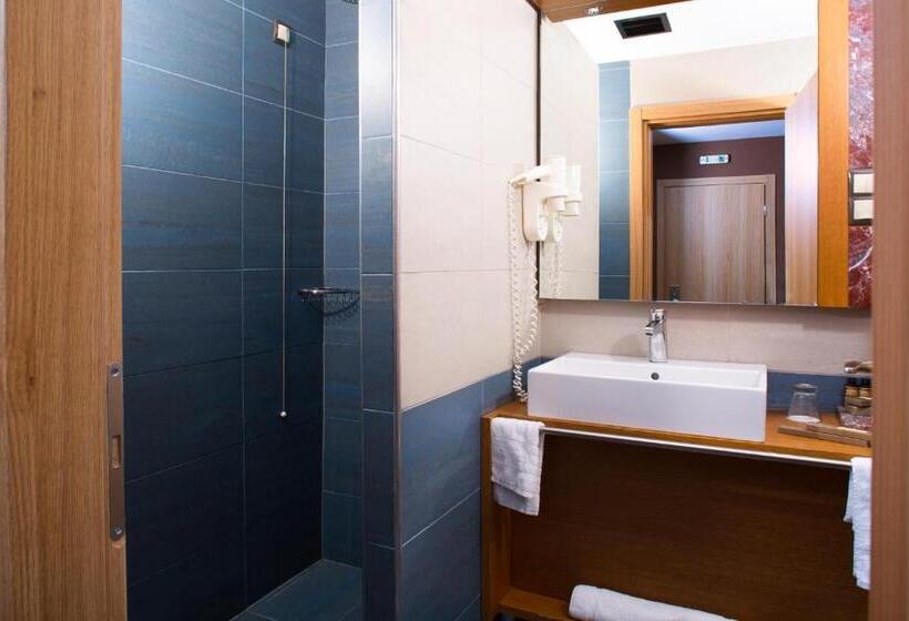 Quarto Triplo Estandar, A For Athens