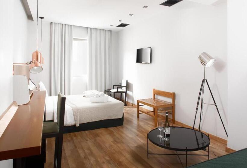 Quarto Deluxe, A For Athens