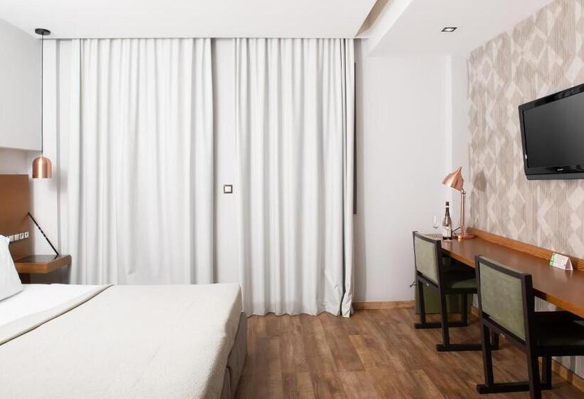 Quarto Deluxe, A For Athens