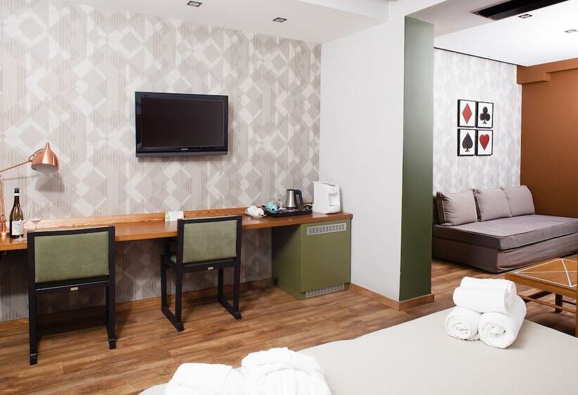 Quarto Triplo Estandar, A For Athens