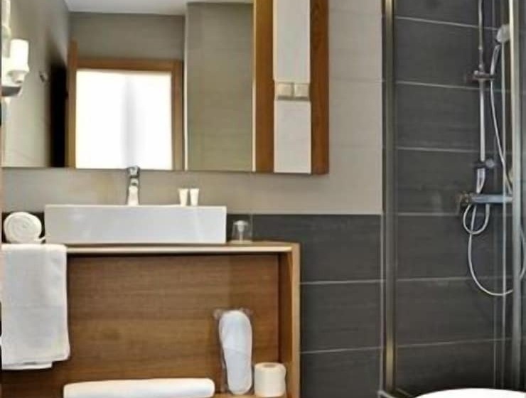 Quarto Triplo Estandar com Vistas, A For Athens