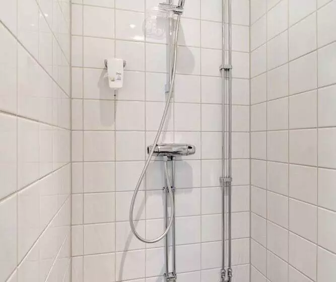 Standard Yhden Hengen Huone, Brunnby