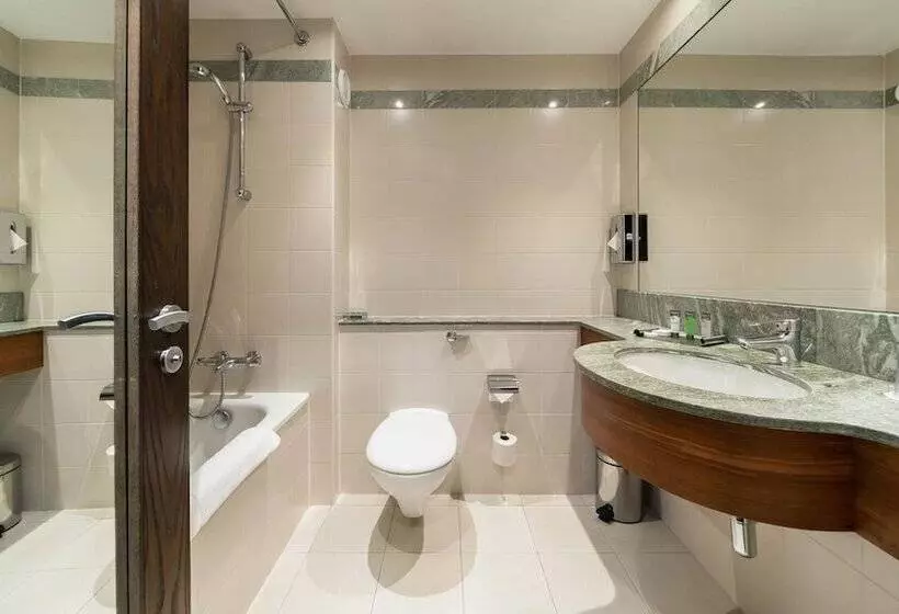 Habitación Familiar, Cavan Crystal