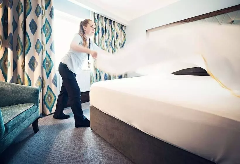 Habitación Familiar, Cavan Crystal