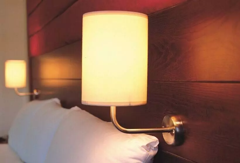 Habitación Familiar, Cavan Crystal