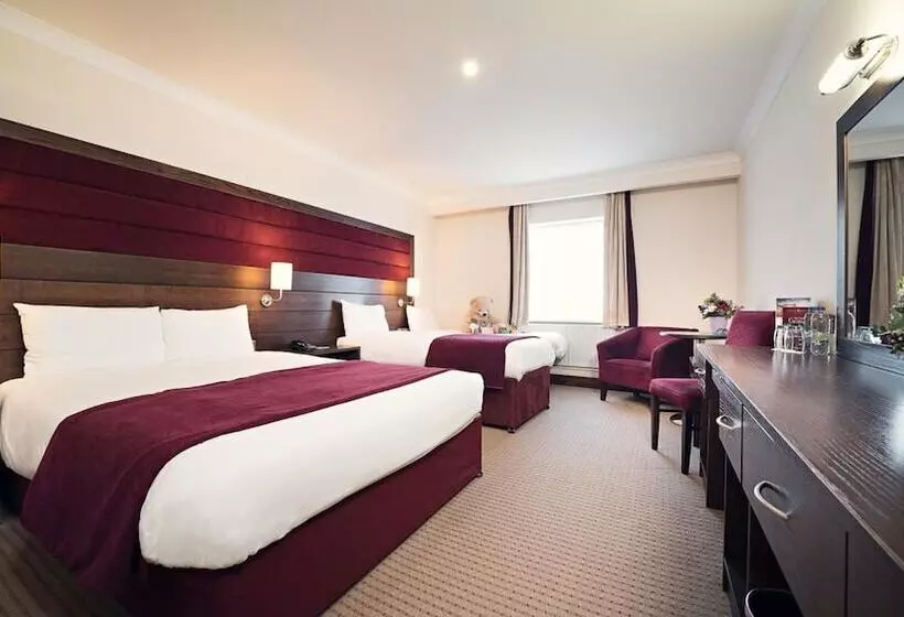 Habitación Familiar, Cavan Crystal