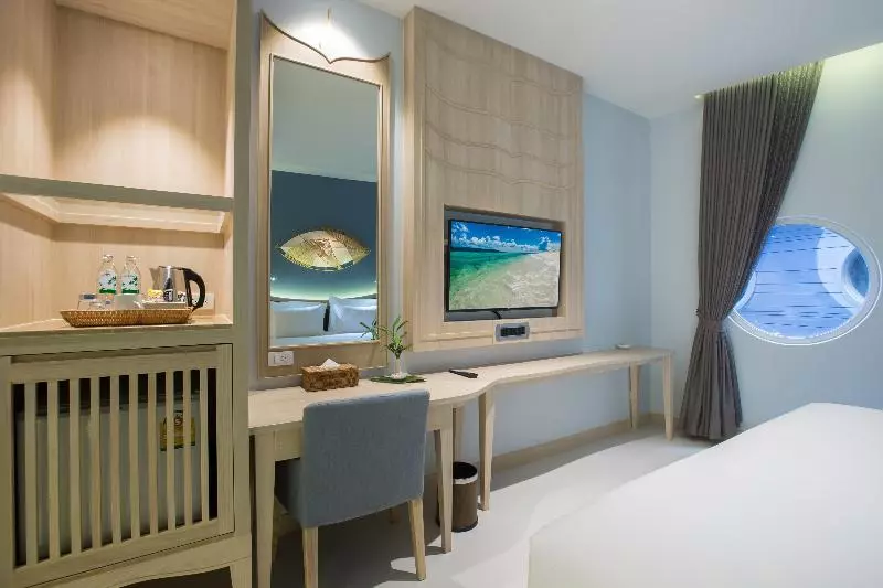 身障者適用キングサイズベッドルーム, Days Inn & Suites By Wyndham Bonita Springs North Naples
