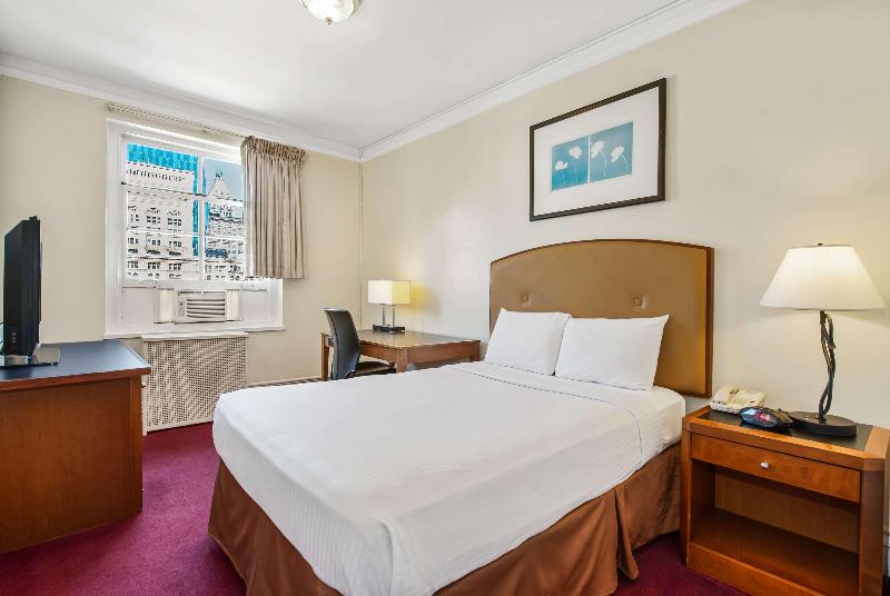 带大床的行政房间, Hilton London Heathrow Airport Terminal 5