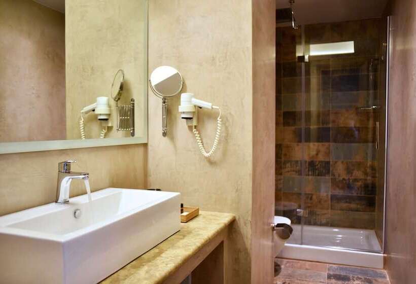 סוויטה נוף לים, Karystion