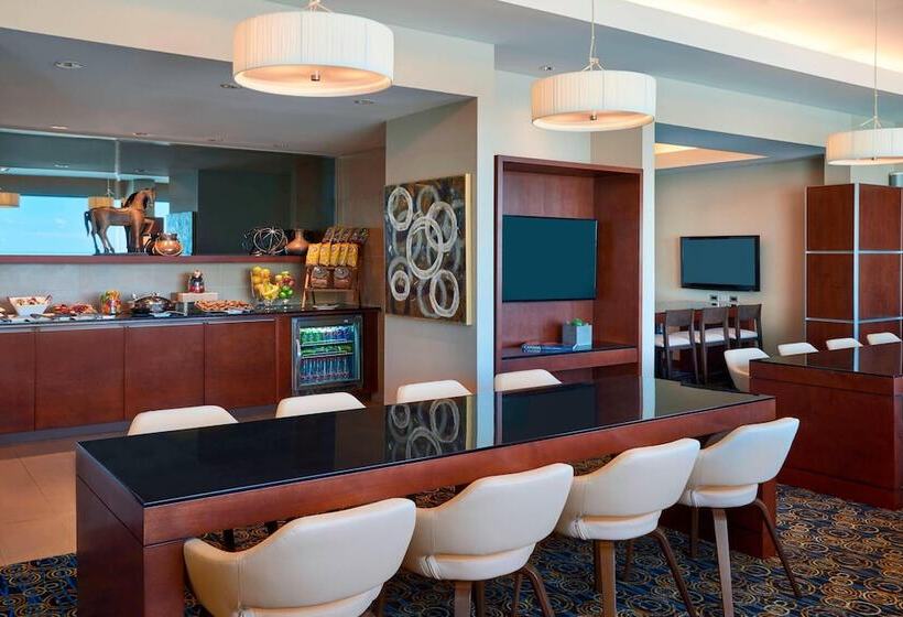 带2个双人床的标准工作室, Marriott Montreal Airport In Terminal
