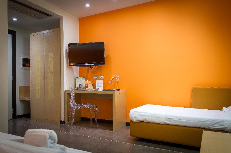 اتاق استاندارد سه نفره, Modica Palace