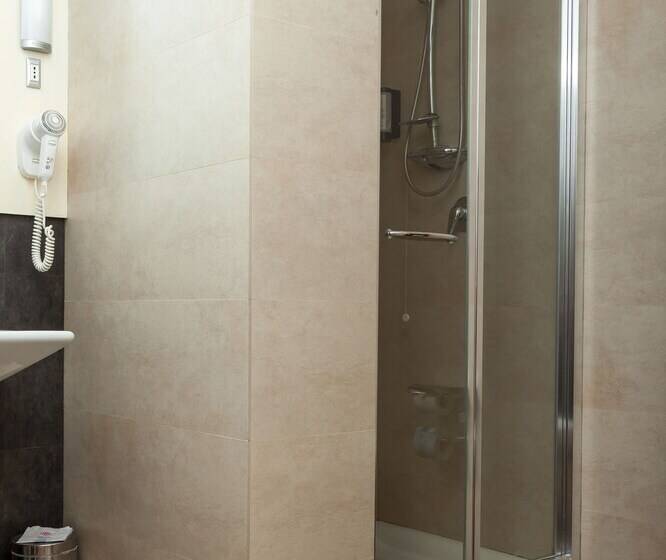 اتاق استاندارد سه نفره, Modica Palace