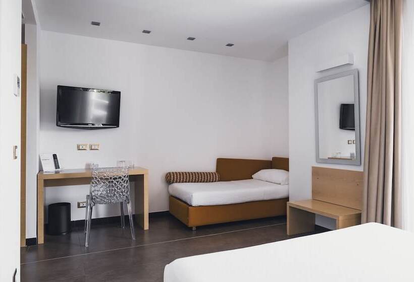 اتاق استاندارد سه نفره, Modica Palace