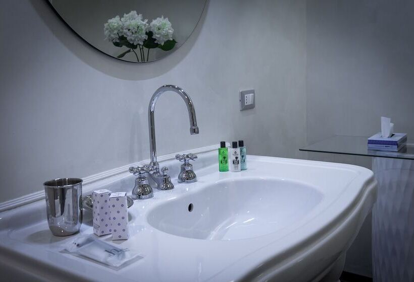 سوییت, Modica Palace