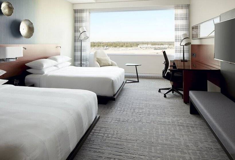 带2个双人床的标准工作室, Marriott Montreal Airport In Terminal