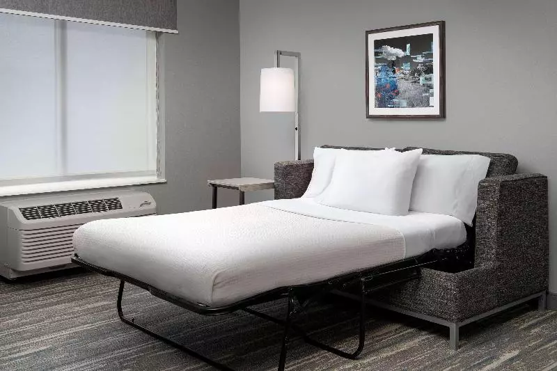 キングサイズベッドのスタンダードルーム, Marriott Montreal Airport In Terminal