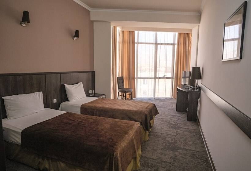 이코노미 룸, Regineh