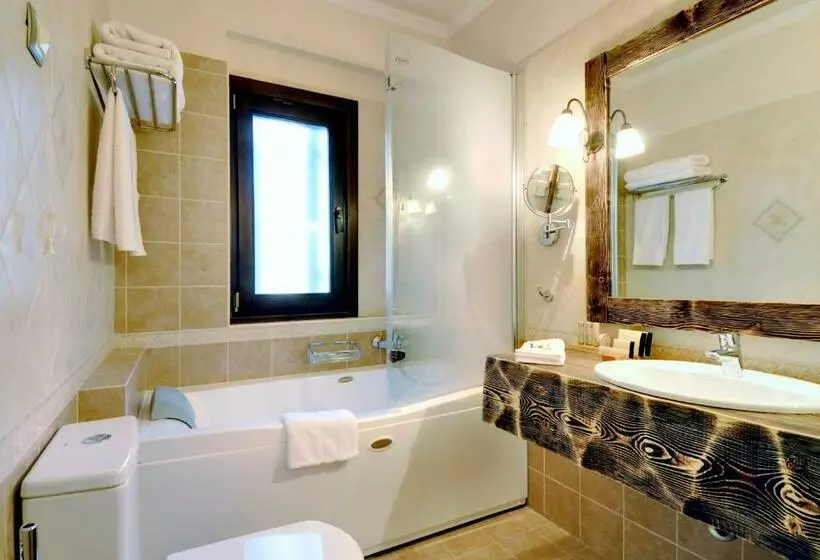 سوییت جونیور, Stevalia Hotel & Spa