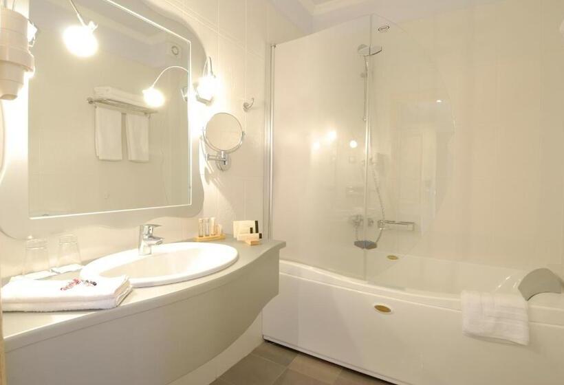 جناح جونيور, Stevalia Hotel & Spa