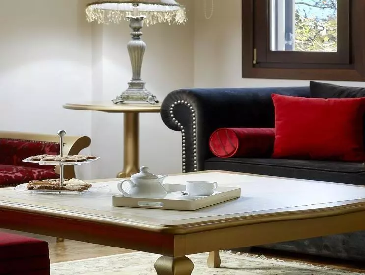 سوئیت با تخت بزرگ, Stevalia Hotel & Spa