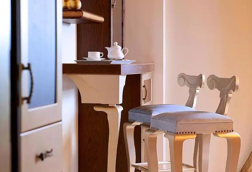 سوییت لوکس, Stevalia Hotel & Spa