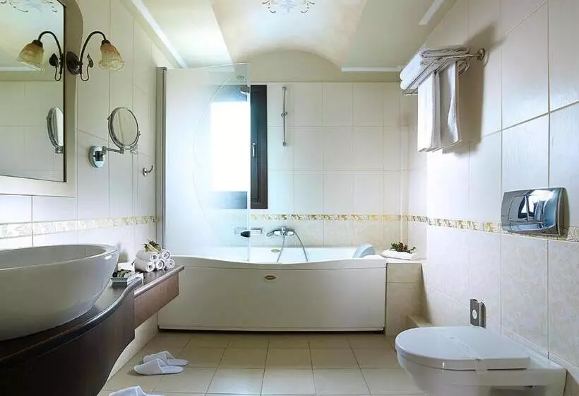 سوییت لوکس, Stevalia Hotel & Spa