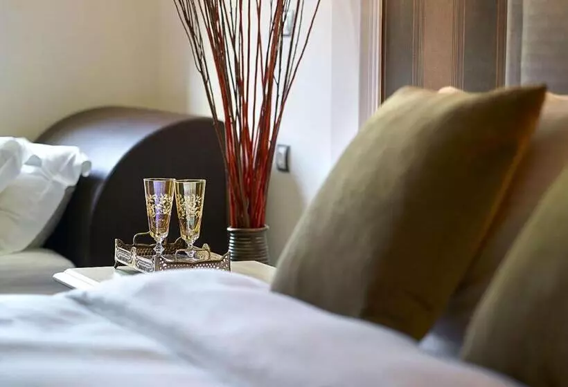 اتاق لوکس سه تخته, Stevalia Hotel & Spa