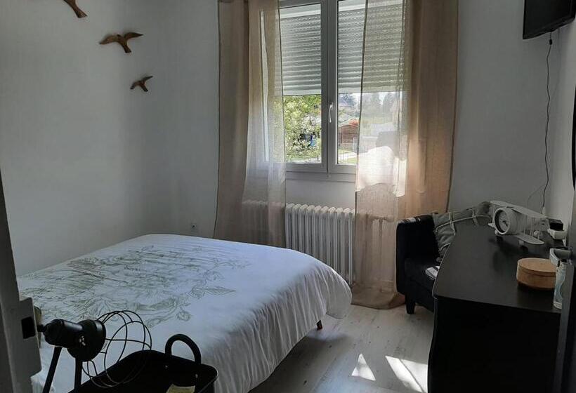 Номер Стандарт Вид на Сад, Chambre Chez L Habitant