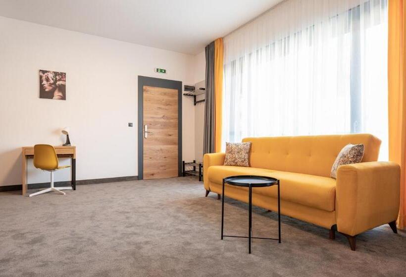 آپارتمان 1 خوابه همکف, Calvin