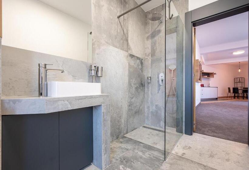 آپارتمان 1 خوابه با تراس, Calvin