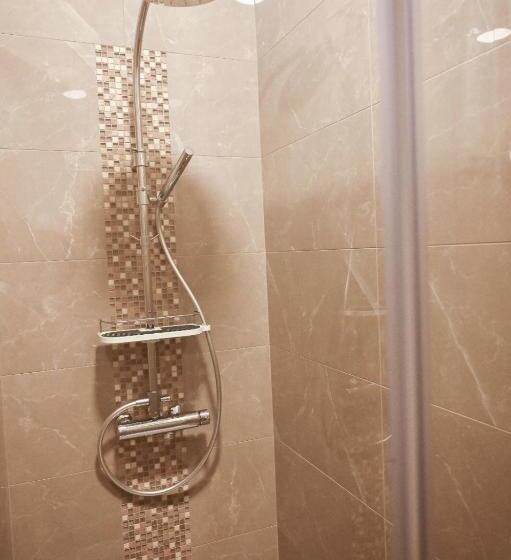 غرفة قياسية, Madame Canard