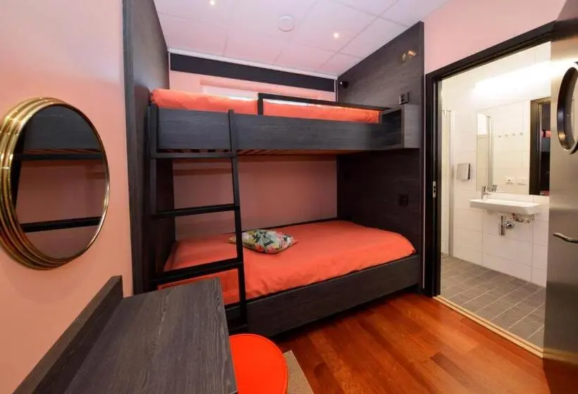スタンダードルーム, Staykvick Boutique Hostel