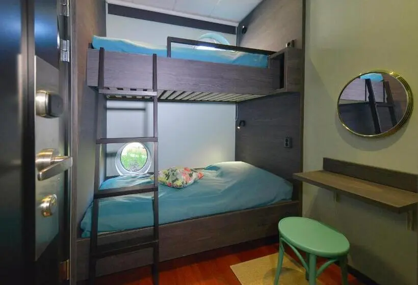 スタンダードルーム, Staykvick Boutique Hostel