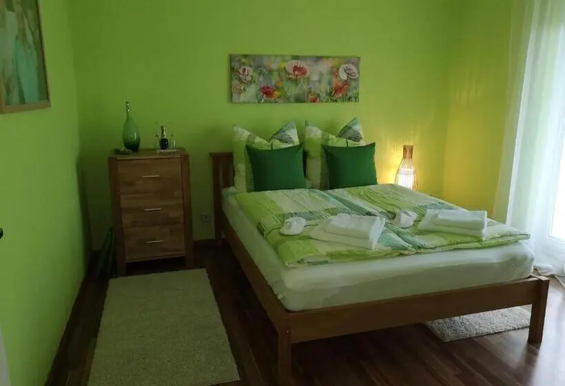 اتاق لوکس با بالکن, Ninas B&b Exklusiv Für Frauen