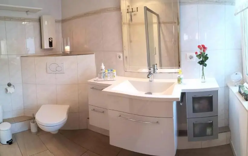 اتاق لوکس با بالکن, Ninas B&b Exklusiv Für Frauen