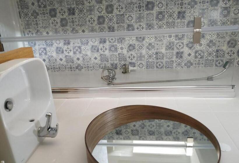 חדר סטנדרט לשלושה, Entresocalcos